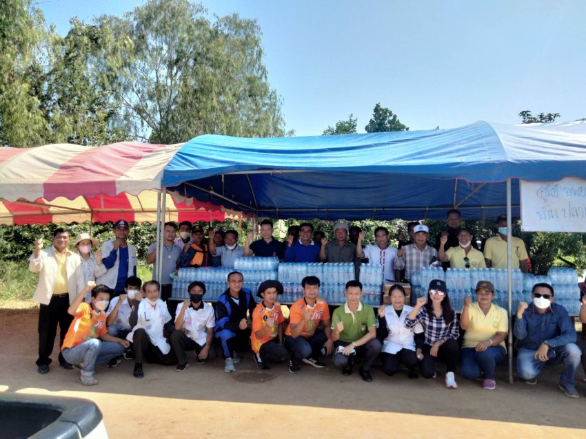 วันที่12 ตุลาคม 2565 ท่านมงคุณ กันยาสุด นายกองค์การบริหารส่วนตำบลเขื่อน และคณะร่วมบริจาคน้ำดื่ม และอาหารแห้ง ให้แก่ผู้ประสบภัยน้ำท่วม